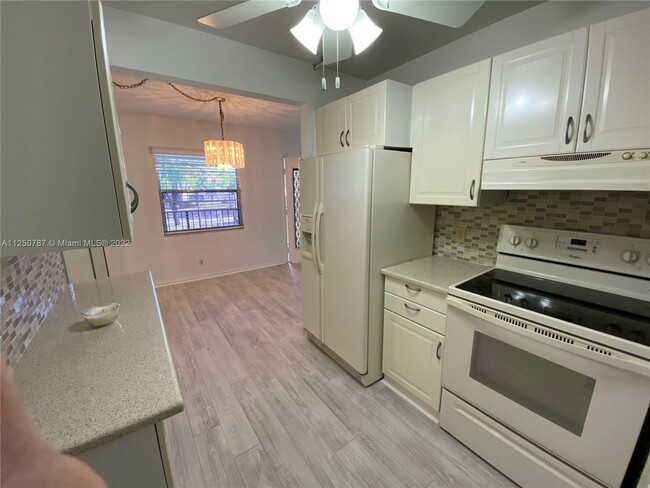 Building Photo - 13250 SW 4th Ct