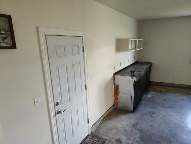 Building Photo - 2025 N 432