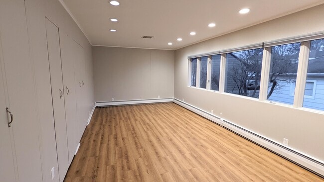 Building Photo - 5354 N Lydell Ave