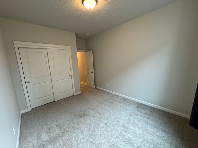 Building Photo - Charming 3-Bedroom Home