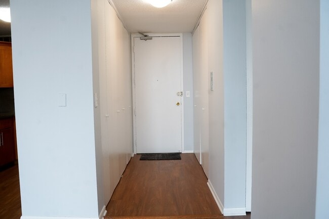 Building Photo - 2728 N Hampden Ct