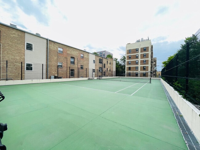 Building Photo - 3930 N Pine Grove Ave