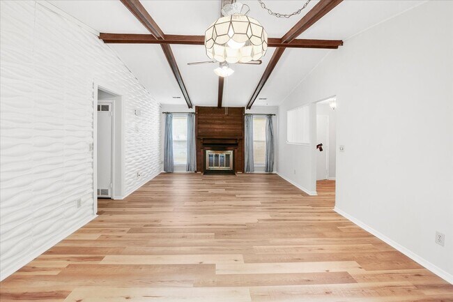 Building Photo - 1607 Burnley Dr