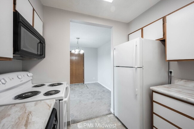 Building Photo - "Charming 2-Bed Oasis with 1.5 Baths in Sh...