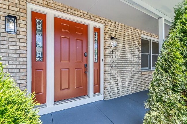 Building Photo - 1724 Westchester Ln