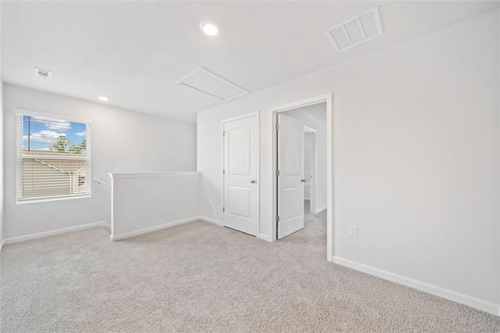 Building Photo - 283 White Cedar Dr