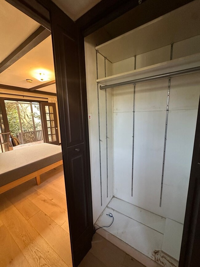 Building Photo - SPACIOUS MANSION WITH 2 PRIVATE ROOMS *FOR...