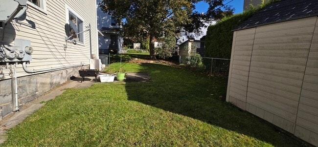 Building Photo - 72 Seymour St