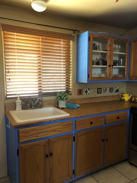Building Photo - 386 South La Cañada Drive