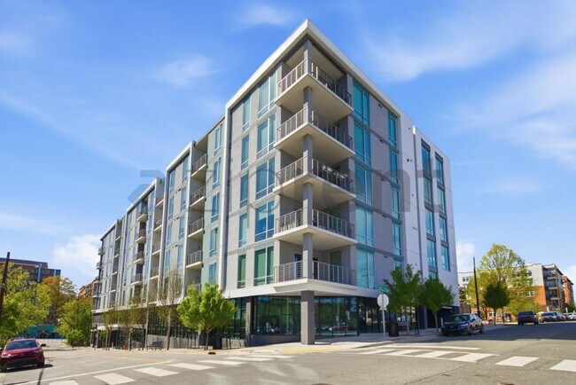 Building Photo - 214 Hunt St