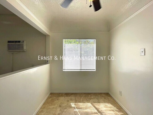 Building Photo - 1411 E Poppy St