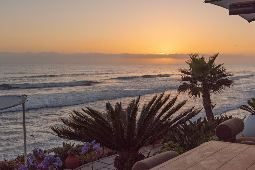 Building Photo - 5143 Shore Dr