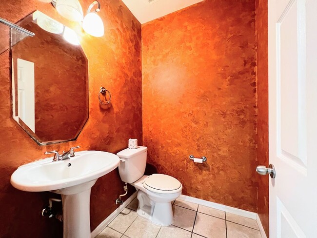 Building Photo - Ready and clean 3 bedrooms in Rice Militar...