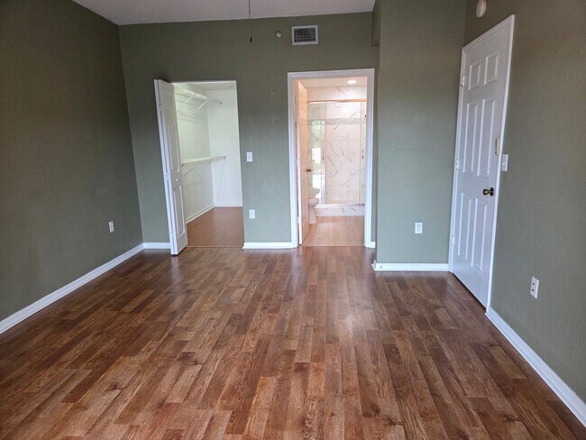 Building Photo - 6361 Aragon Way