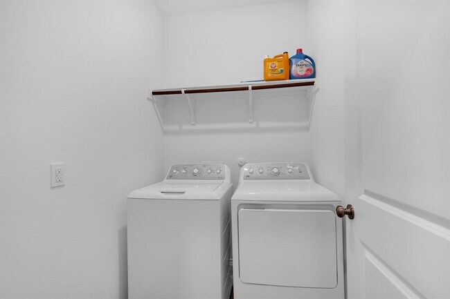 Building Photo - 219 George Neggan Ln