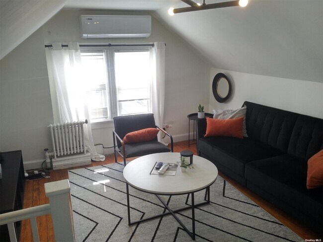 Building Photo - 164-03 119th Ave