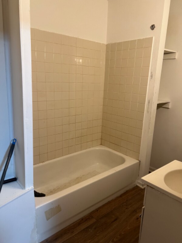 Building Photo - 457 S Des Plaines St