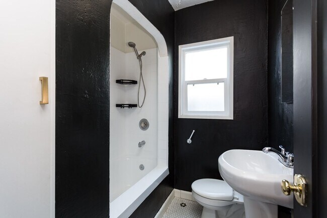 Building Photo - 4762 E Mountain View Dr