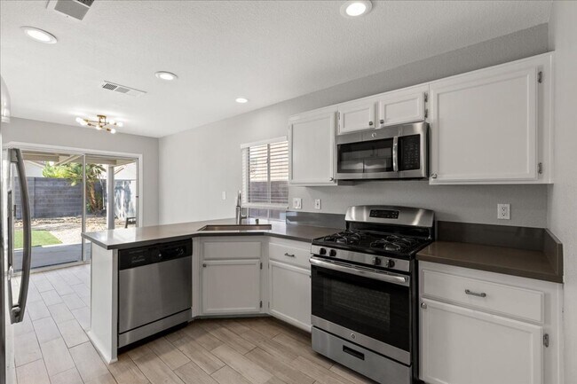 Building Photo - Fabulous Home!