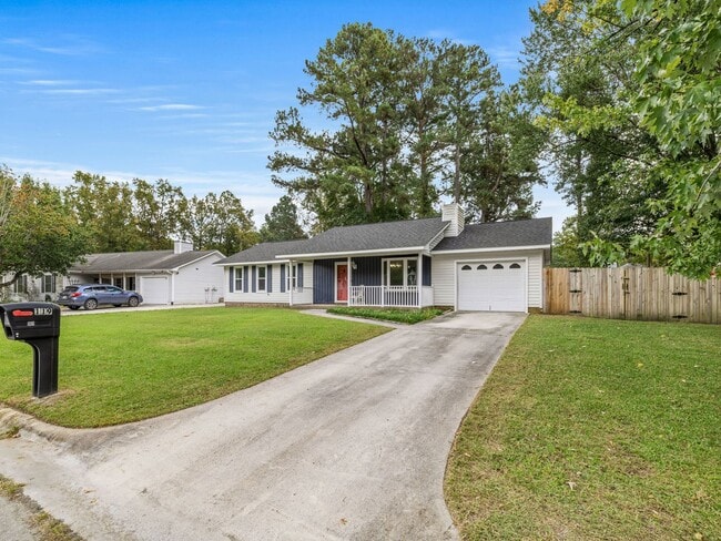 Building Photo - Charming 3 Bedroom Home!