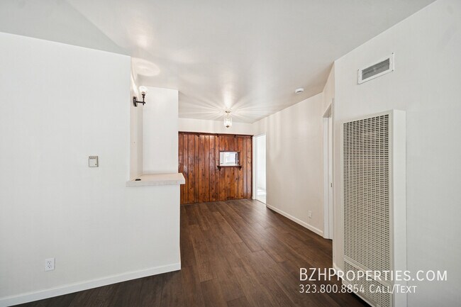 Building Photo - 5319 Vantage Ave