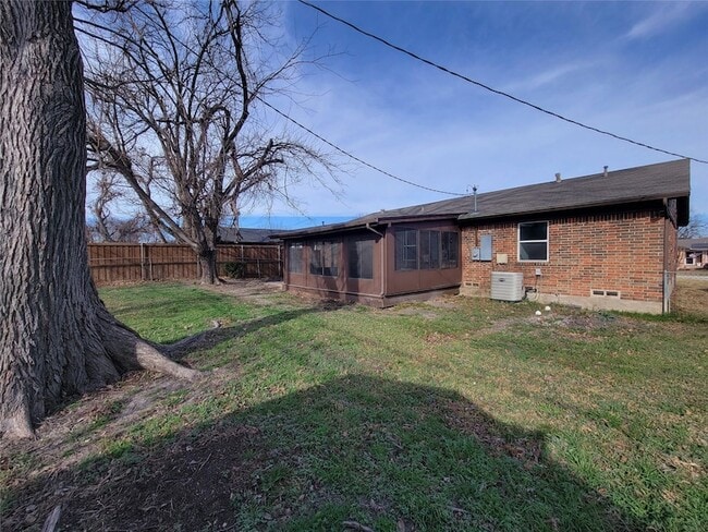 Building Photo - 1518 Carroll Dr