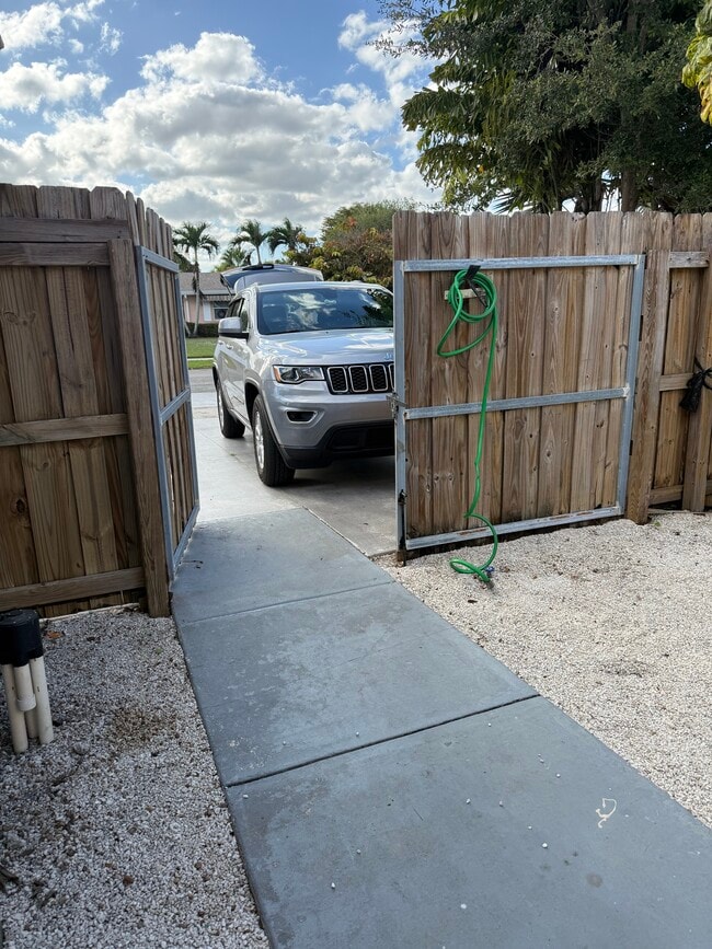 Building Photo - 7805 SW 129th Ct