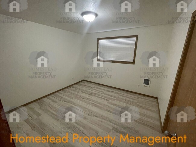 Building Photo - 659