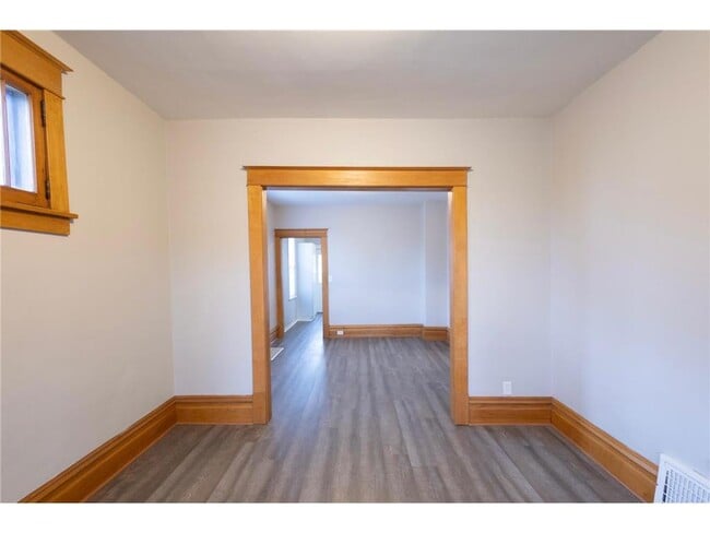 Building Photo - 810 Concordia Ave