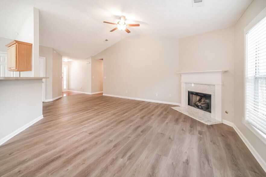 Building Photo - 109 Alessie Dr