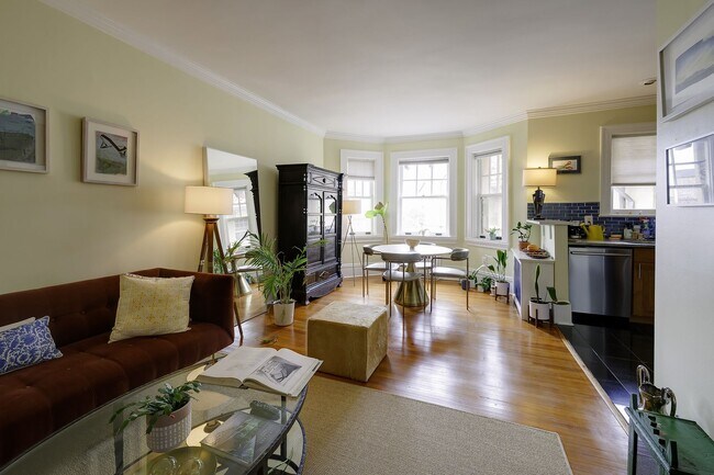 Building Photo - Great Luxury 1 Bedroom 1 Bath on Connecticut Ave in Kalarama