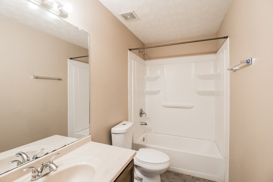 Building Photo - 1660 Riverchase Cir NE