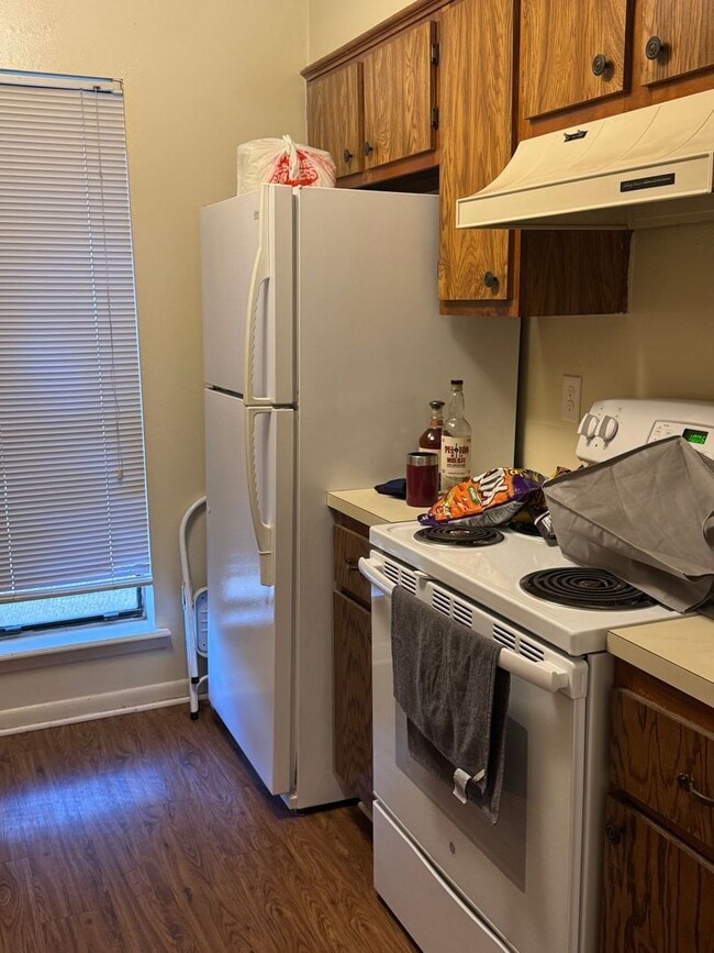 Building Photo - SUBLEASE AVAILABLE DECEMBER 1st Cute 2 bed...