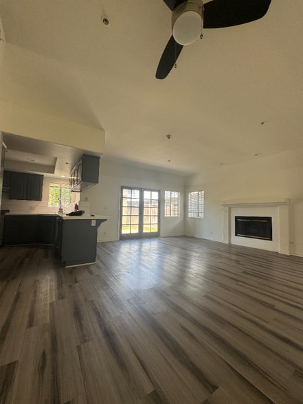 Building Photo - 1600 Perkins Ln