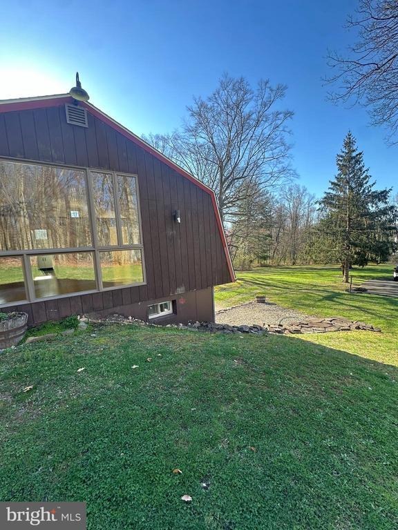 Building Photo - 5995 Lower York Rd