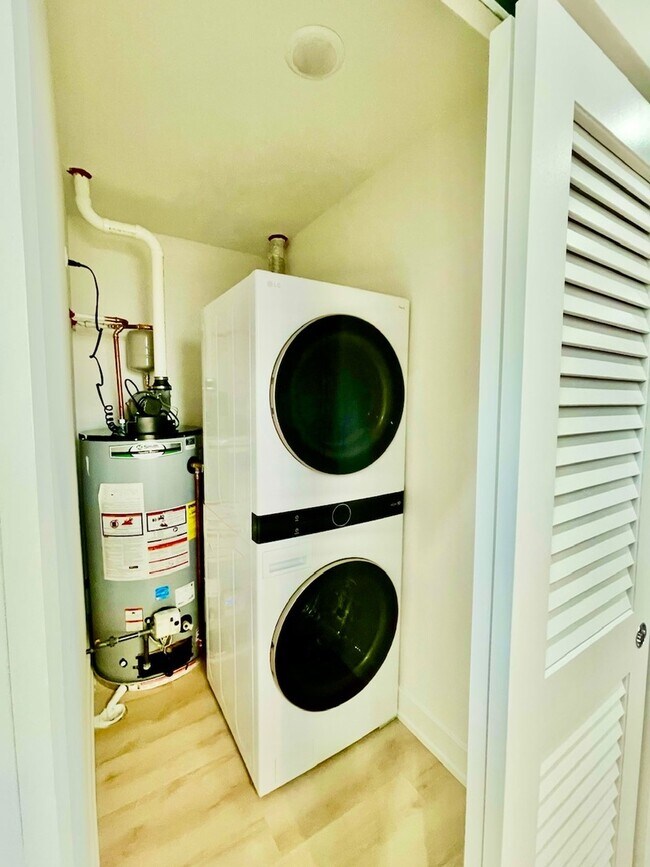 Building Photo - 2238 W 24th St