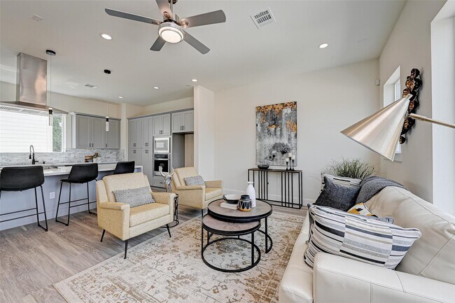 Primary Photo - 2905 Nagle St