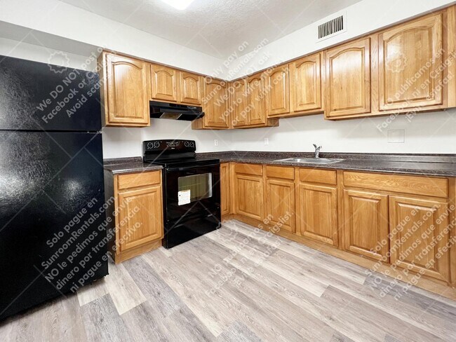 Building Photo - 3906 E Bird St B