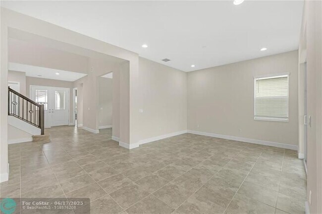 Building Photo - 14989 RedCove Pl