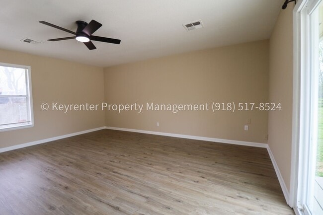 Building Photo - 3 Bed | 2.5 Bath in Oologah!