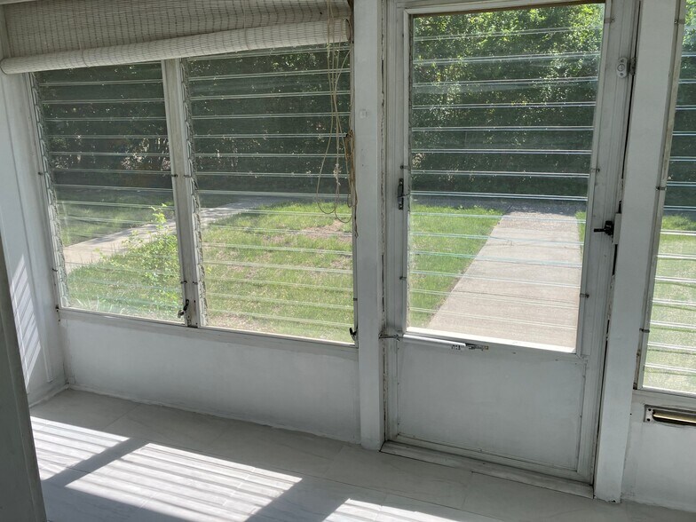 Building Photo - 335A Canterbury Ct
