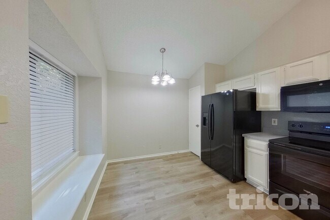 Building Photo - 806 Gable Ave