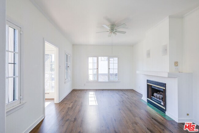 Building Photo - 1445 N Vista St