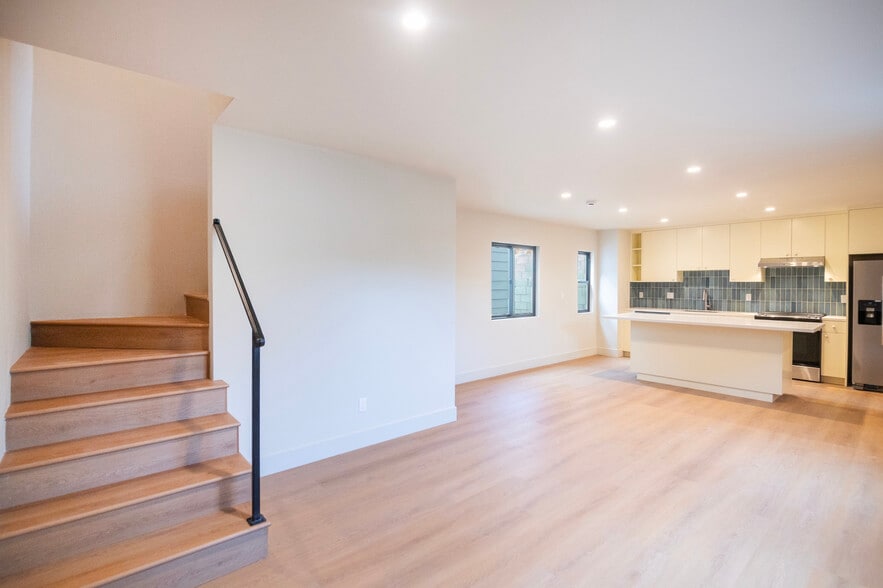 Building Photo - 4541 1/2 Melbourne Ave