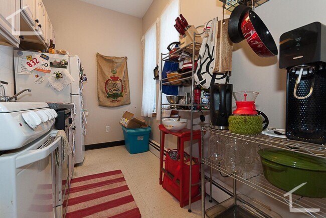 Building Photo - Charming 1 Bedroom-No Broker Fee