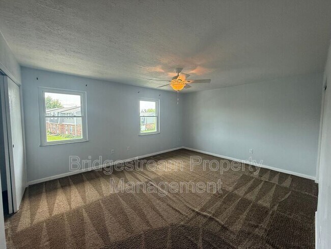 Building Photo - 3851 Hillsboro Dr