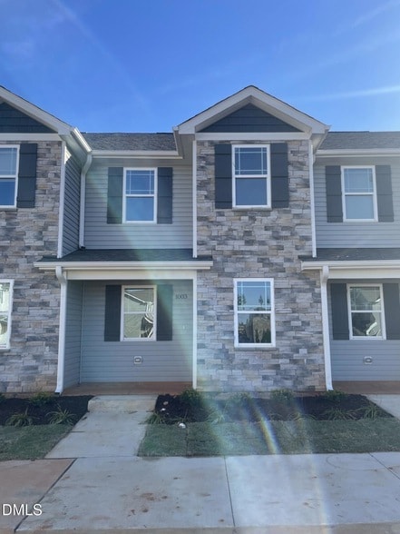 Building Photo - 1005 Peony Ln