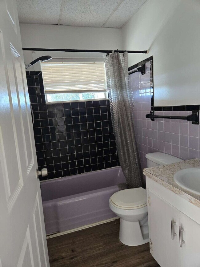 Building Photo - 202 Shepard Ave