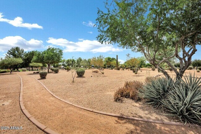 Building Photo - 2943 E Mead Dr