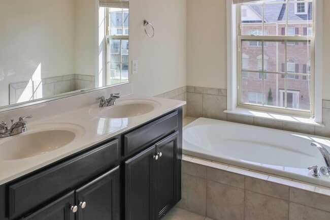 Building Photo - 15200 Lady Lauren Ln